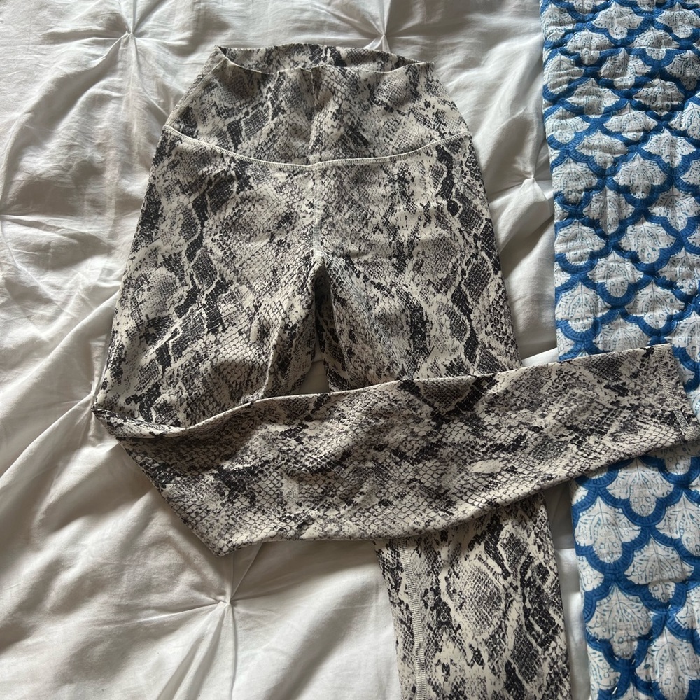 Alo Yoga Snakeskin Yoga Pants